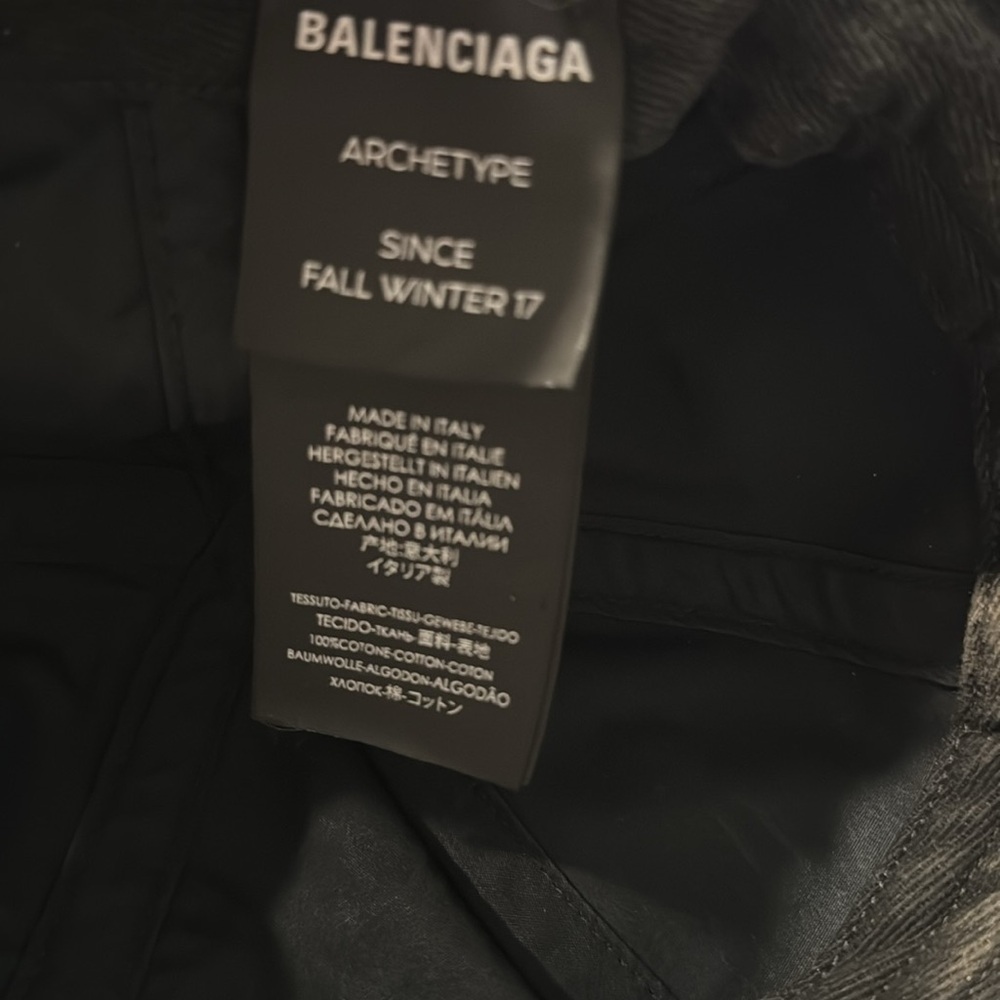 Balenciaga Black Cap with White Logo - Picture 3 of 6